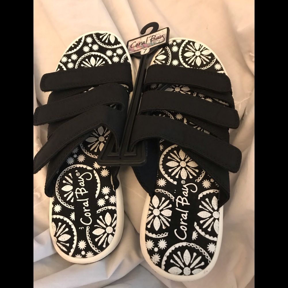 Coral bay black and white sandals